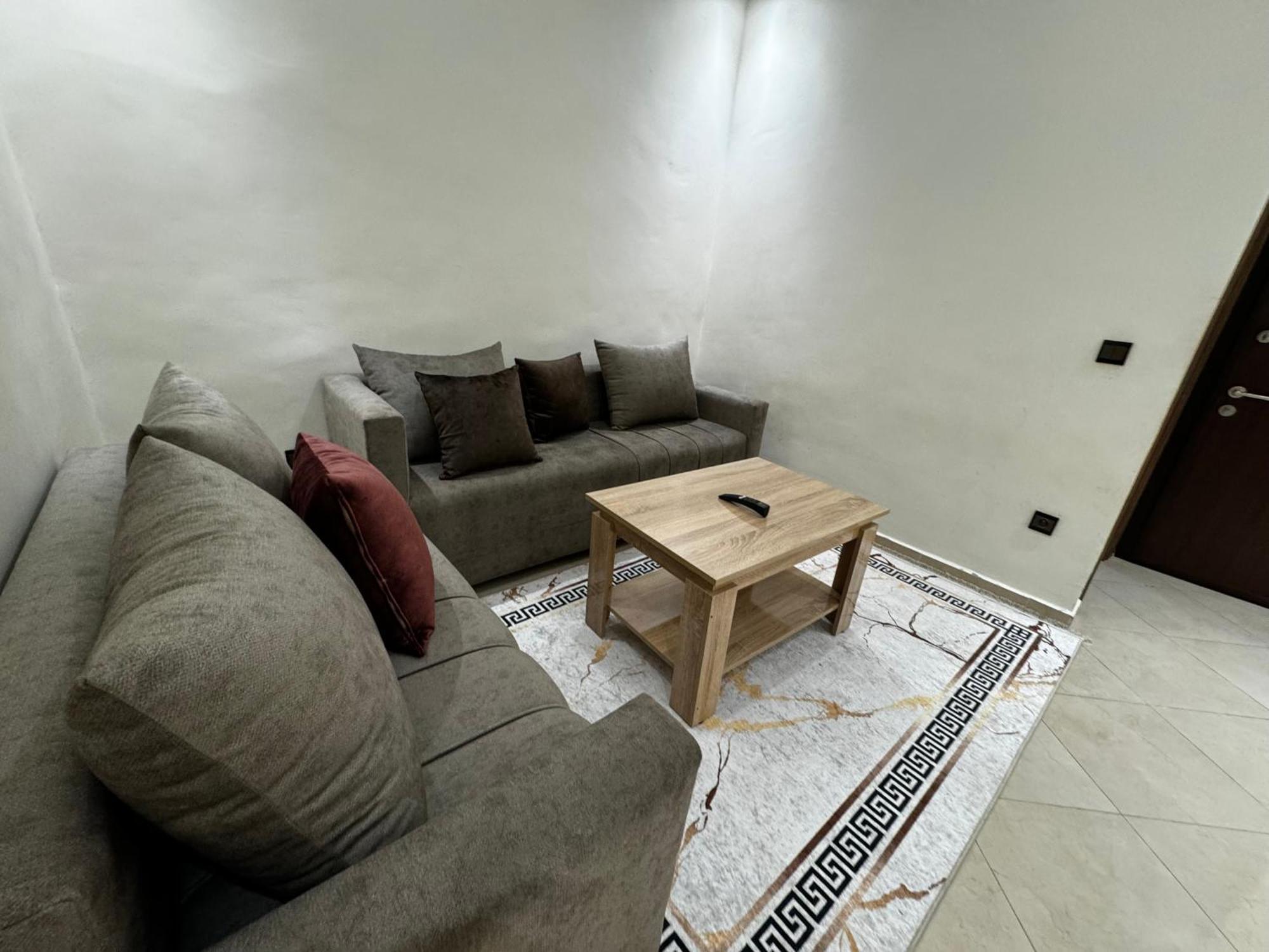 Appartement Spacieux Et Calme A Proximite De La Mer Et La Gare Agdal Rabat Exterior foto